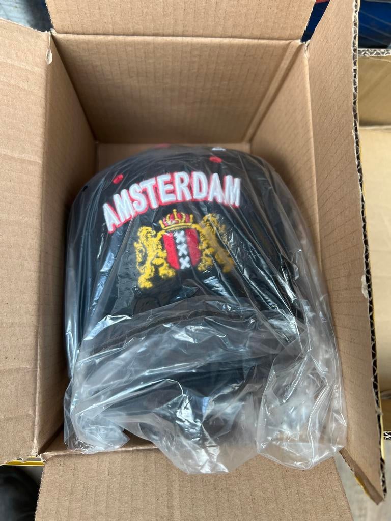 198x Nieuwe Amsterdam petten - Zwart met logo, Ophalen, Nieuw, One size fits all, Pet