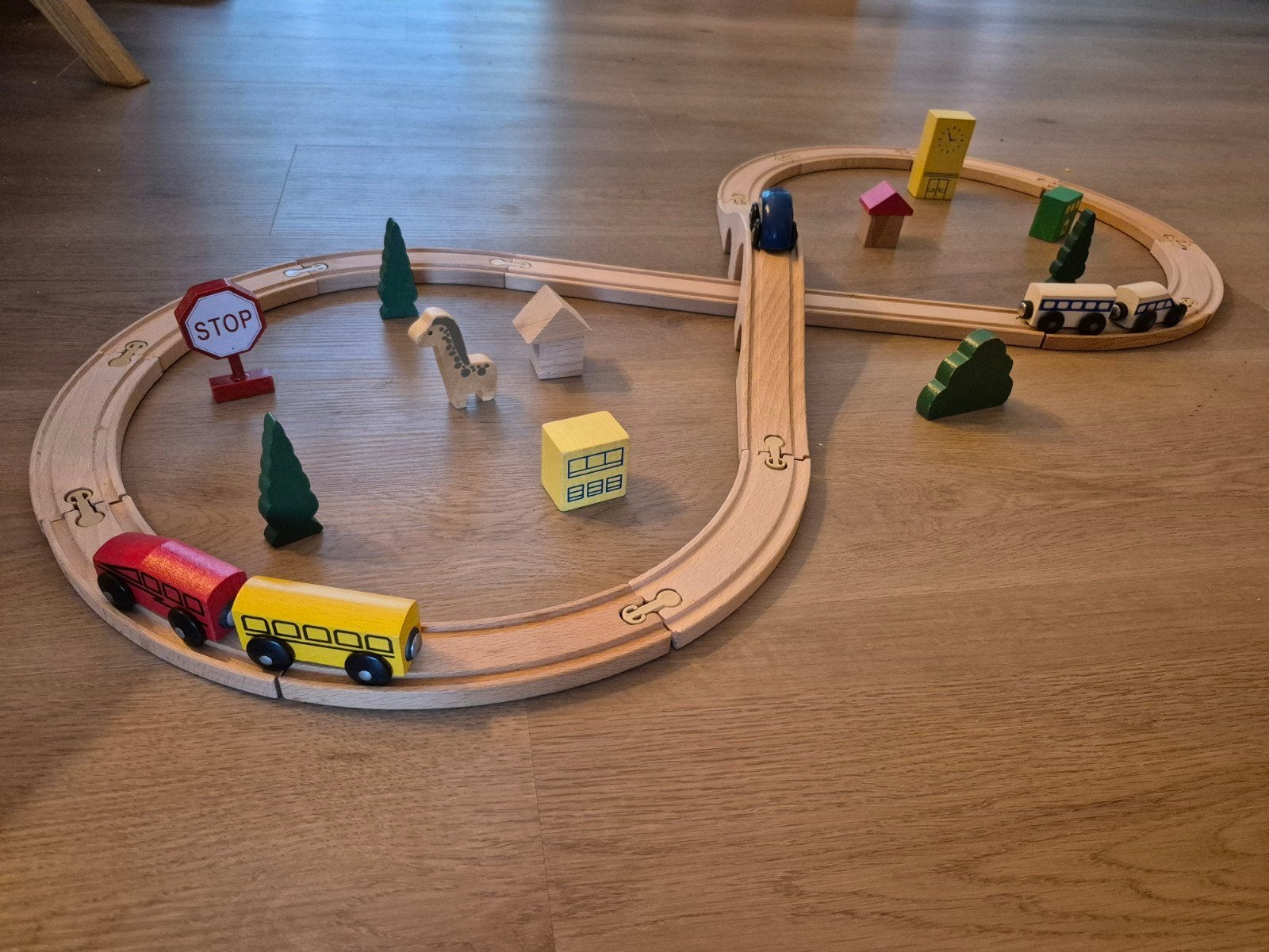 Houten treinbaan met accessoires, Ophalen of Verzenden, Gebruikt, Overige typen