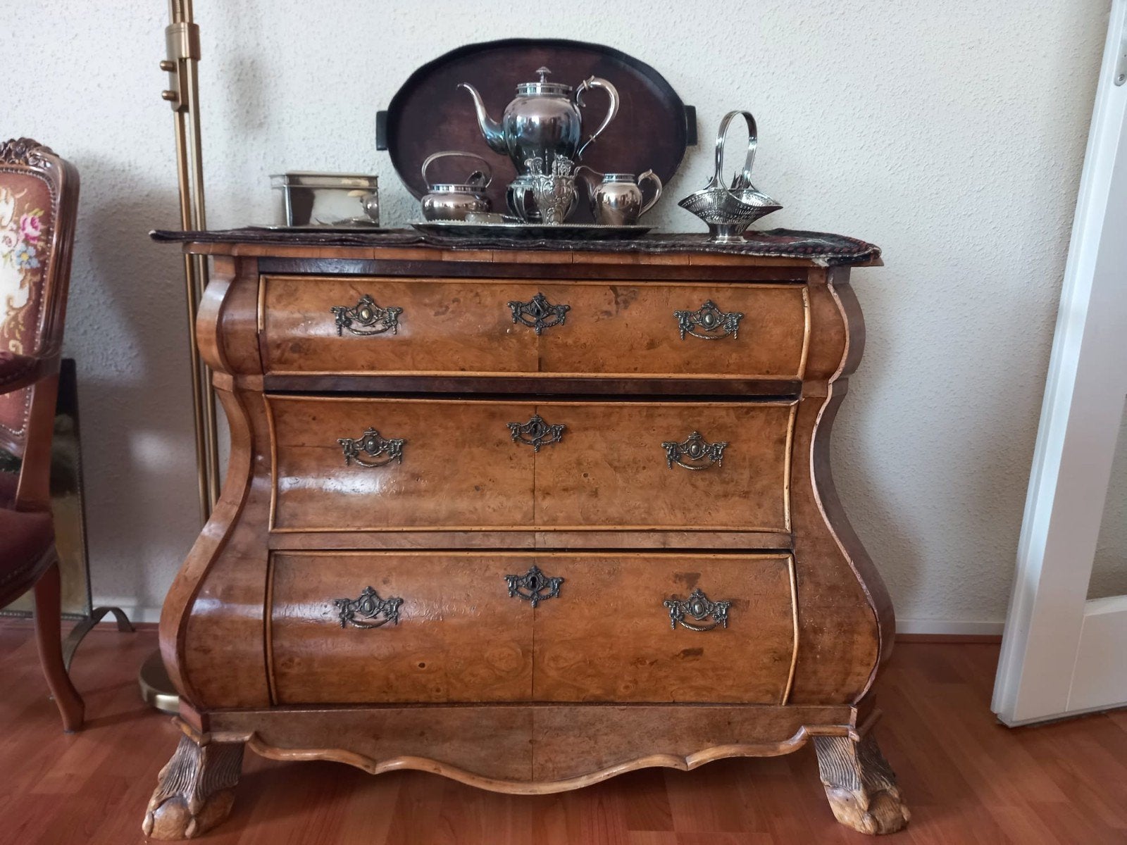 18de eeuwse notenhouten commode, Ophalen