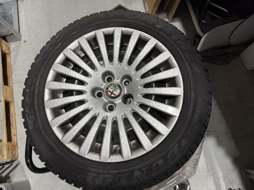 4x Dunlop winterbanden op velg 215/55 R16 – Alfa Romeo, Ophalen, 16 inch, Banden en Velgen, Winterbanden