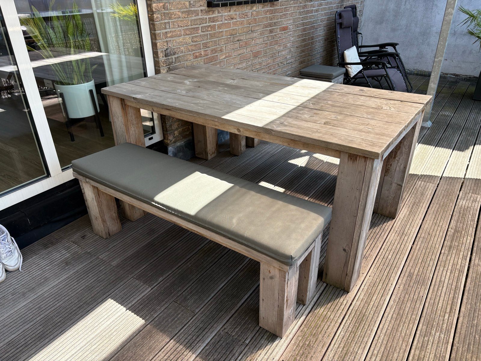 Steigerhouten tafel met bankjes en kussens, Ophalen, 4 zitplaatsen, Gebruikt, Steigerhout