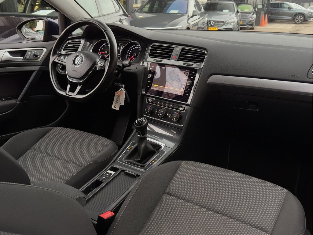 Volkswagen Golf 1.0 TSI HIGHLINE NAVI CAMERA AIRCO LED LMV P, Gebruikt, Euro 6, Blauw, Handgeschakeld