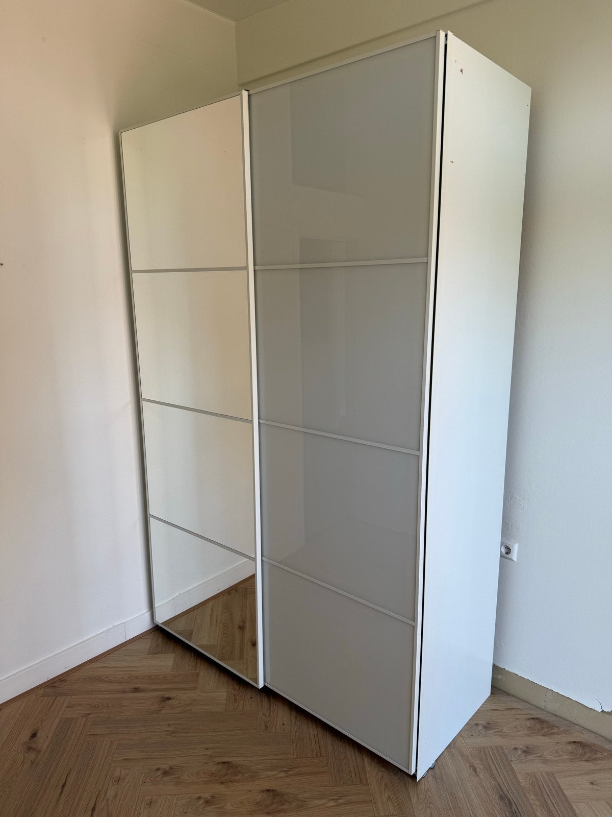 IKEA PAX Kledingkast met Schuifdeuren en Spiegel, Huis en Inrichting, Kasten | Kledingkasten, Ophalen, Met plank(en), Gebruikt