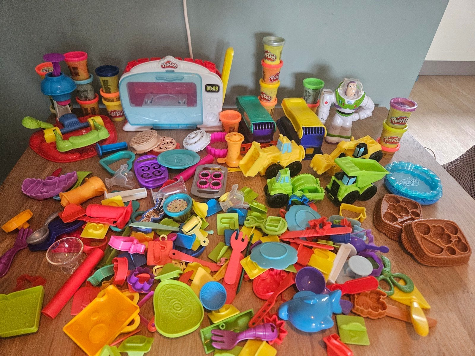 Grote Play-Doh set met o.a oven, voertuigen en veel meer, Ophalen of Verzenden, Gebruikt, Knutselen, Met geluid