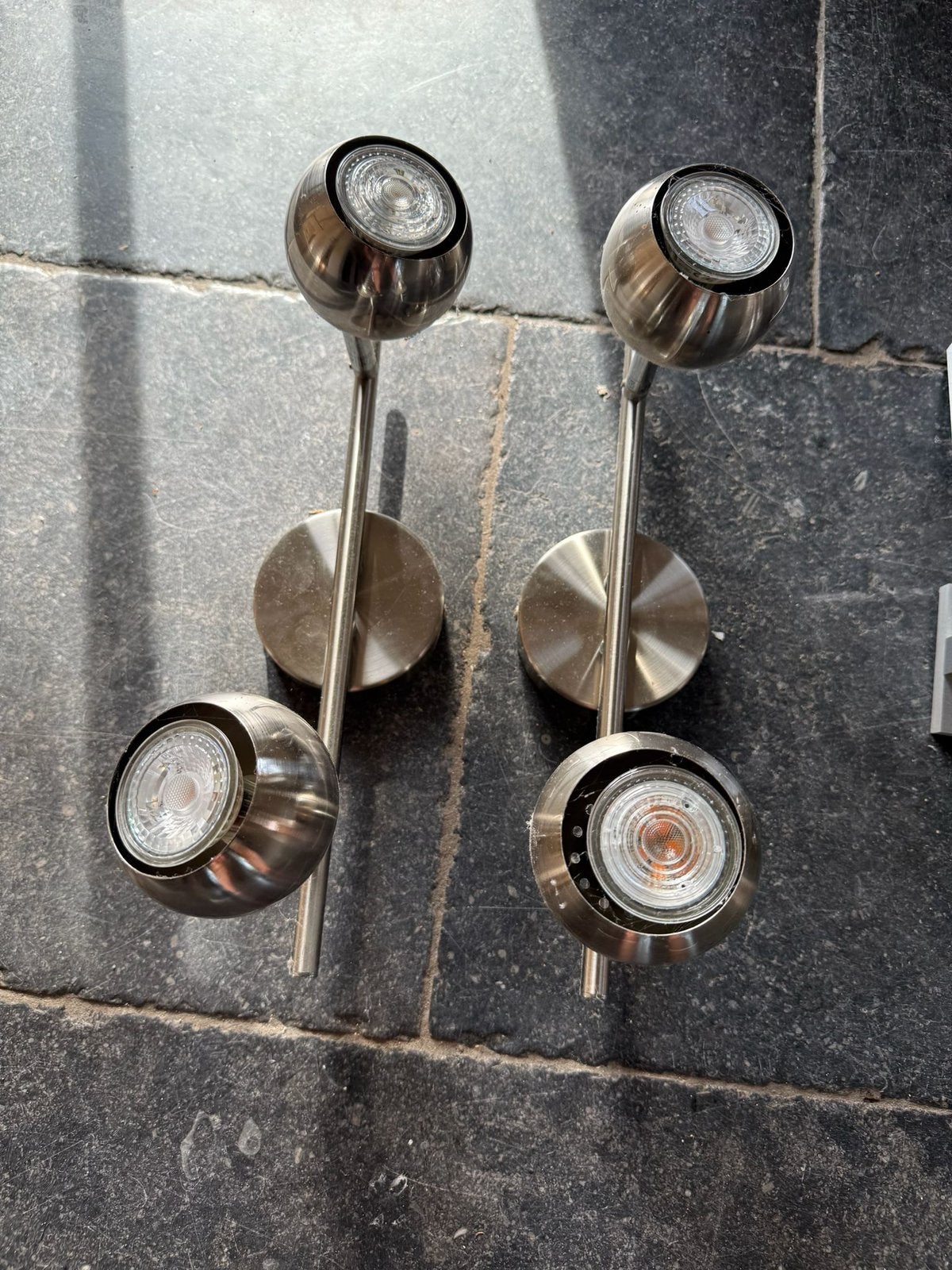 2 Spots, Huis en Inrichting, Ophalen of Verzenden, Gebruikt, Metaal of Aluminium, Plafondspot of Wandspot
