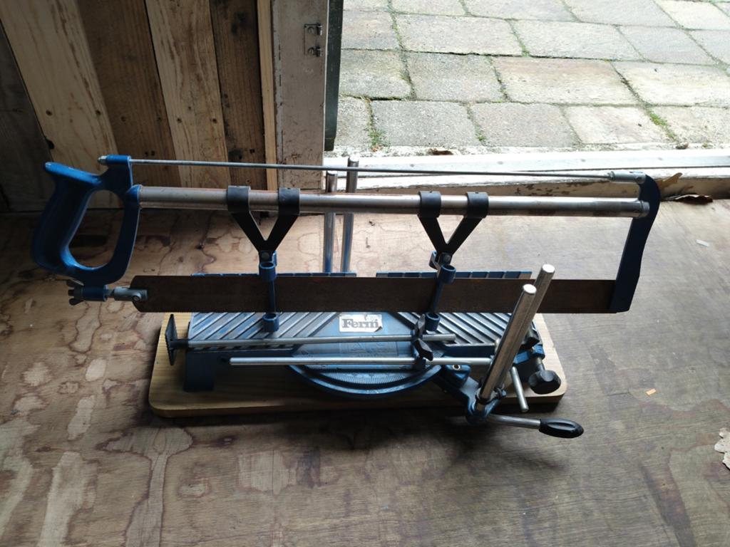 Ferm verstekzaag met zaagtafel, Doe-het-zelf en Verbouw, Gereedschap | Zaagmachines, Ophalen, Minder dan 30 mm, Gebruikt, Ferm