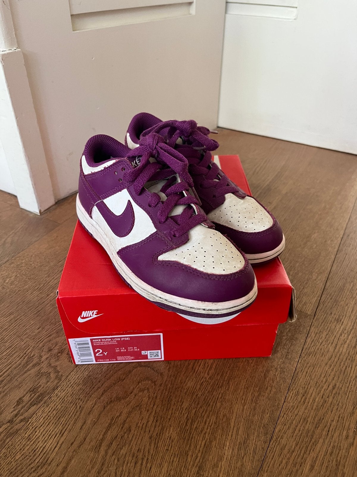 Nike Dunk Low - Paars/Wit - Maat 33,5, Ophalen of Verzenden, Gebruikt, Jongen of Meisje, Schoenen