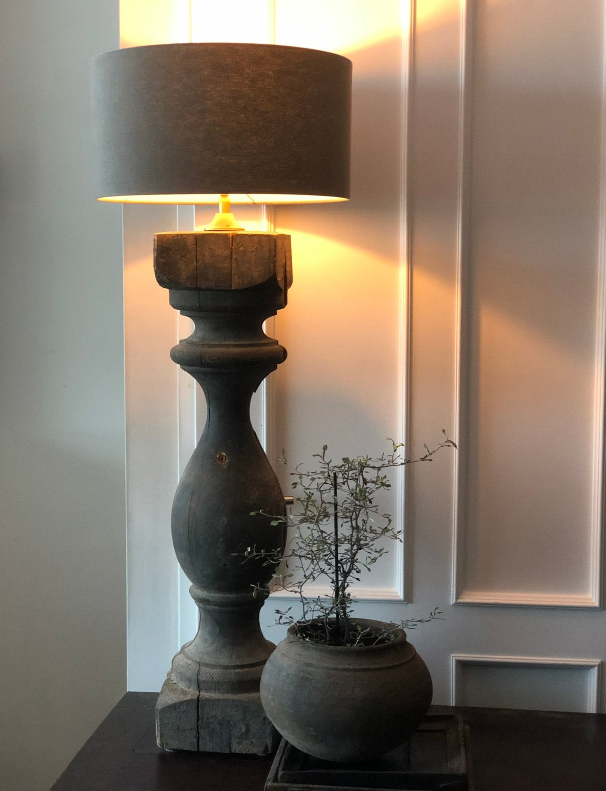 Grote robuuste houten baluster lampen voet sleets zonder kap, Ophalen, Zo goed als nieuw
