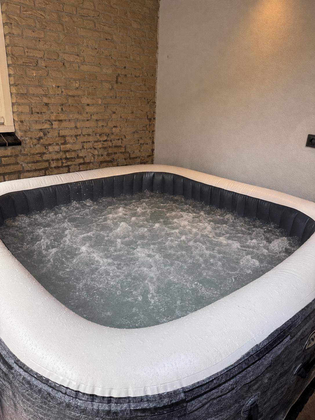 INTEX PureSpa Greystone Deluxe Jacuzzi (6-persoons), Ophalen, Gebruikt, Filter, Opblaasbaar