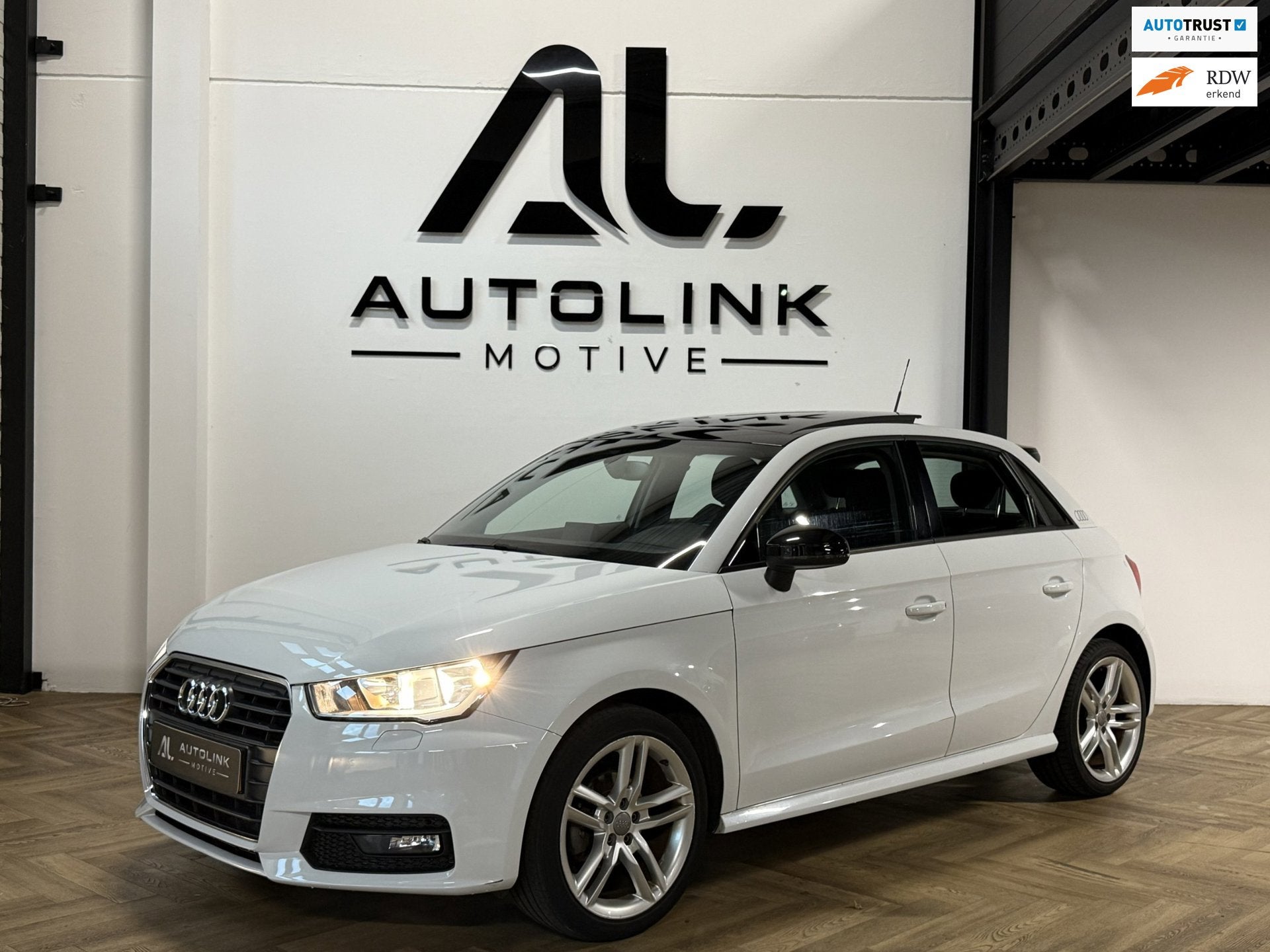 Audi A1 Sportback 1.0 TFSI Pro Line DSG|PANO|CLIMA |FULL!, Euro 6, 4 stoelen, Bedrijf, Automatische klimaatregeling