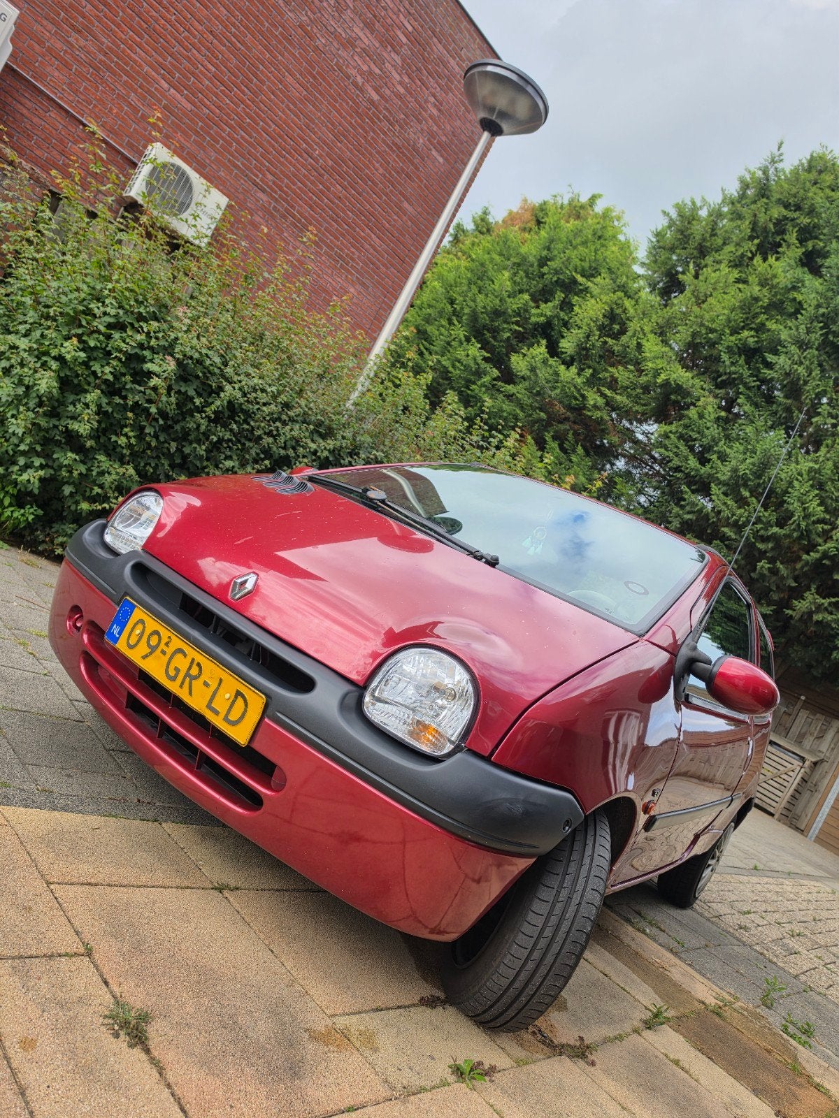 Renault Twingo 1.2 16V 2001 Rood, Auto's, Voorwielaandrijving, 4 cilinders, 4 stoelen, Origineel Nederlands