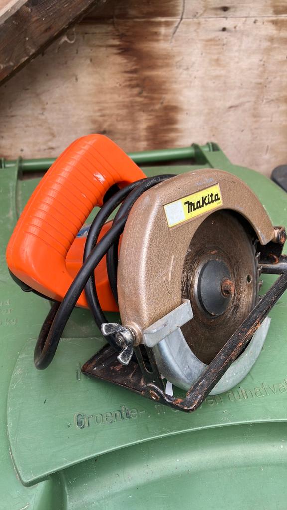 Zaagmachine  makita, Ophalen, 1200 watt of meer, Cirkelzaag, 30 tot 70 mm