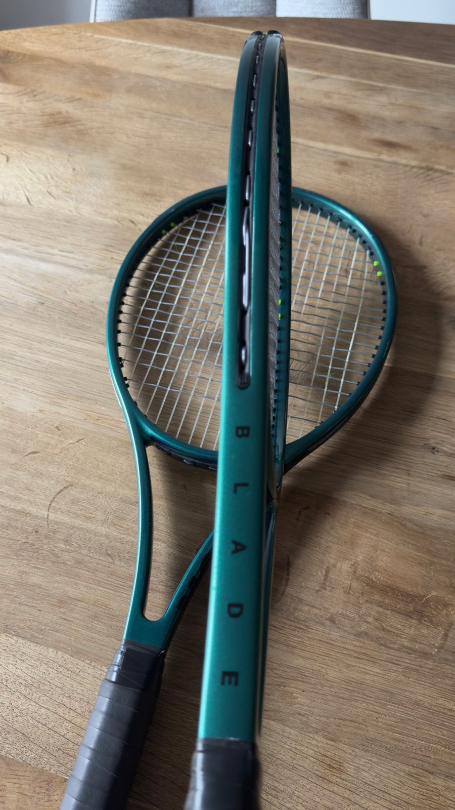 Foto 3 van 2x Wilson Blade Pro V9 Tennisrackets - Zo goed als nieuw