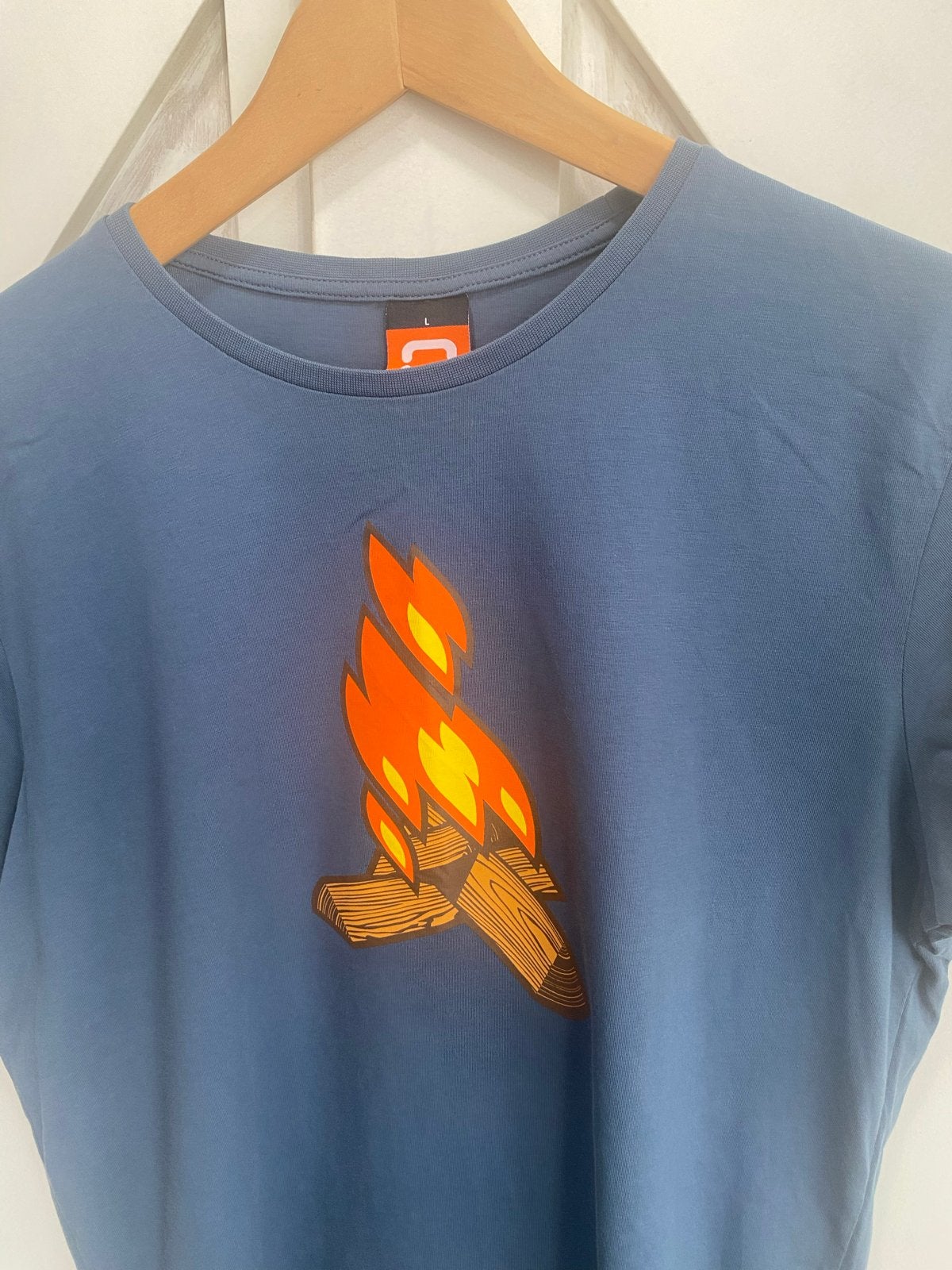 Okimono T-shirt met kampvuurprint - Maat L, Verzenden, Zo goed als nieuw, Maat 52/54 (L), Blauw