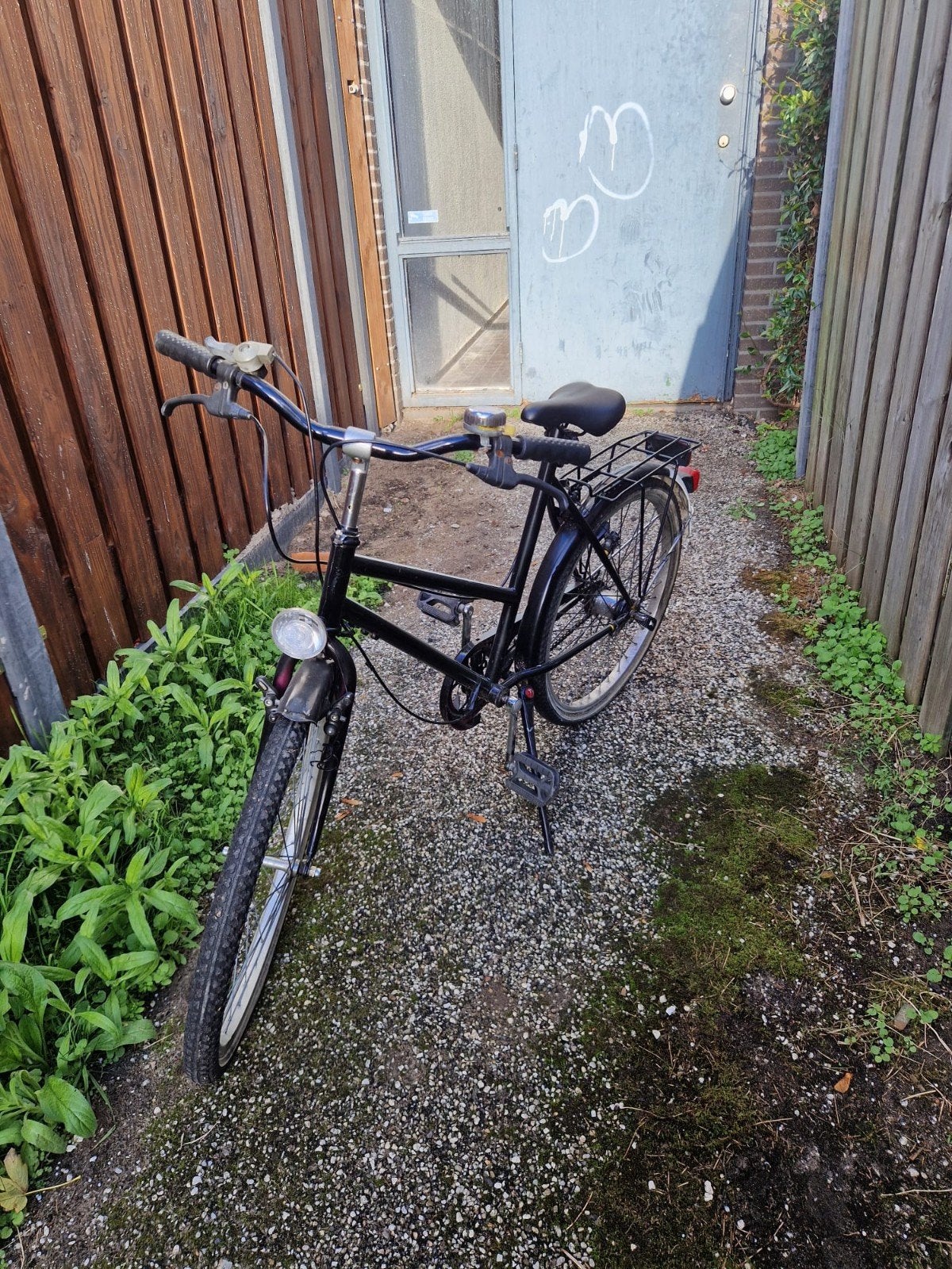 Zwarte kinderfiets 24 inch met bagagedrager, Fietsen en Brommers, 20 inch of meer, Gebruikt, Velgrem, Ophalen