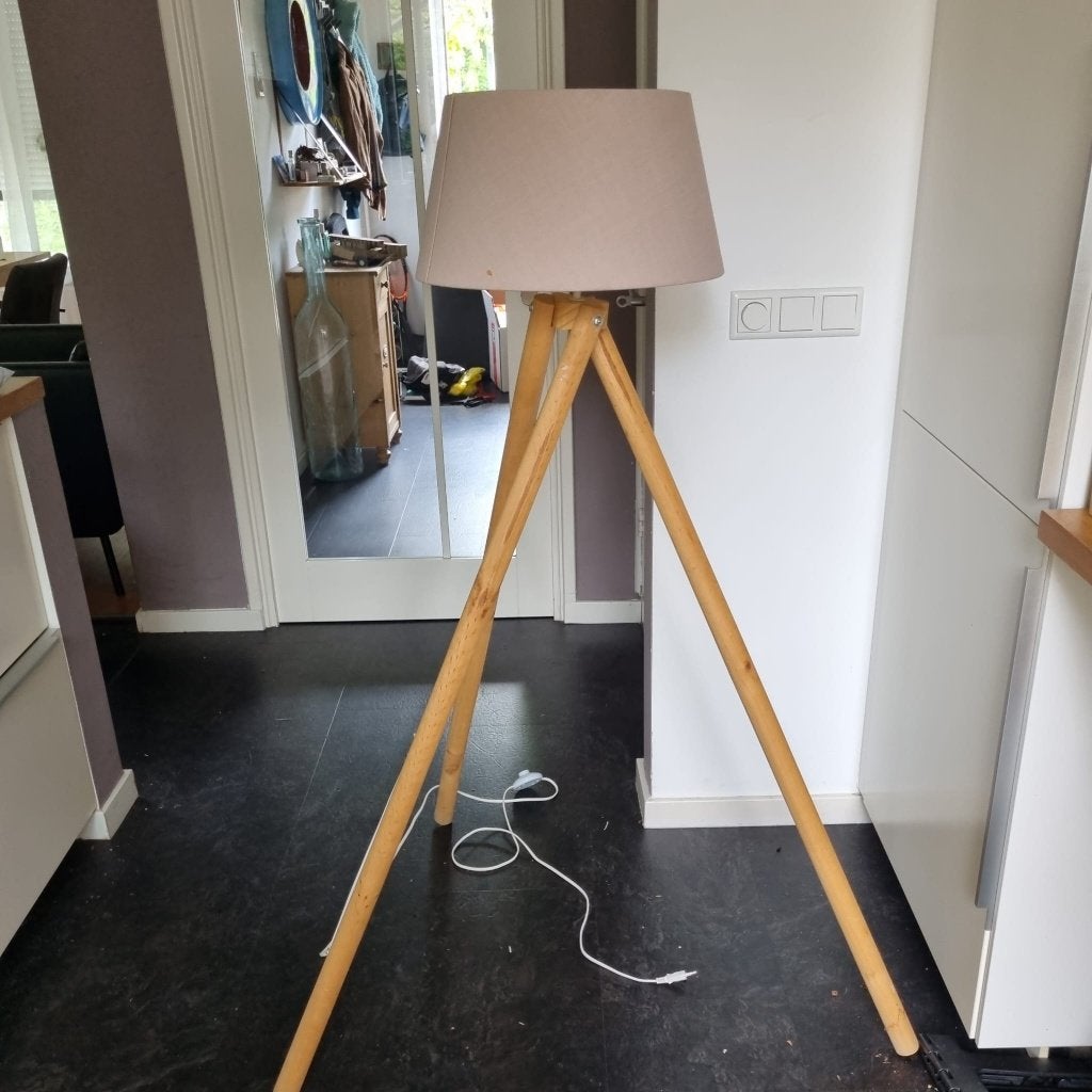 lamp op staande voet, Ophalen, Zo goed als nieuw, Hout, 150 tot 200 cm