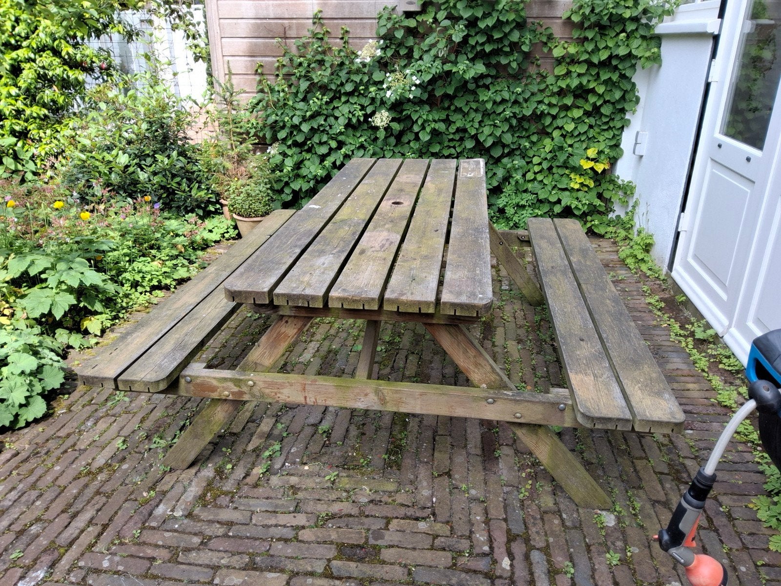 Robuuste houten picknicktafel voor in de tuin, Tuin en Terras, Ophalen of Verzenden, Gebruikt, Rechthoekig, Hout