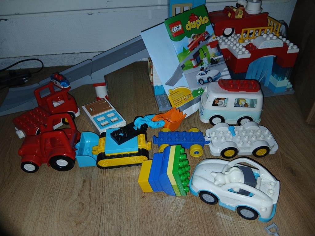 Duplo lego, garage en veel losse onderdelen, Ophalen, Zo goed als nieuw, Duplo