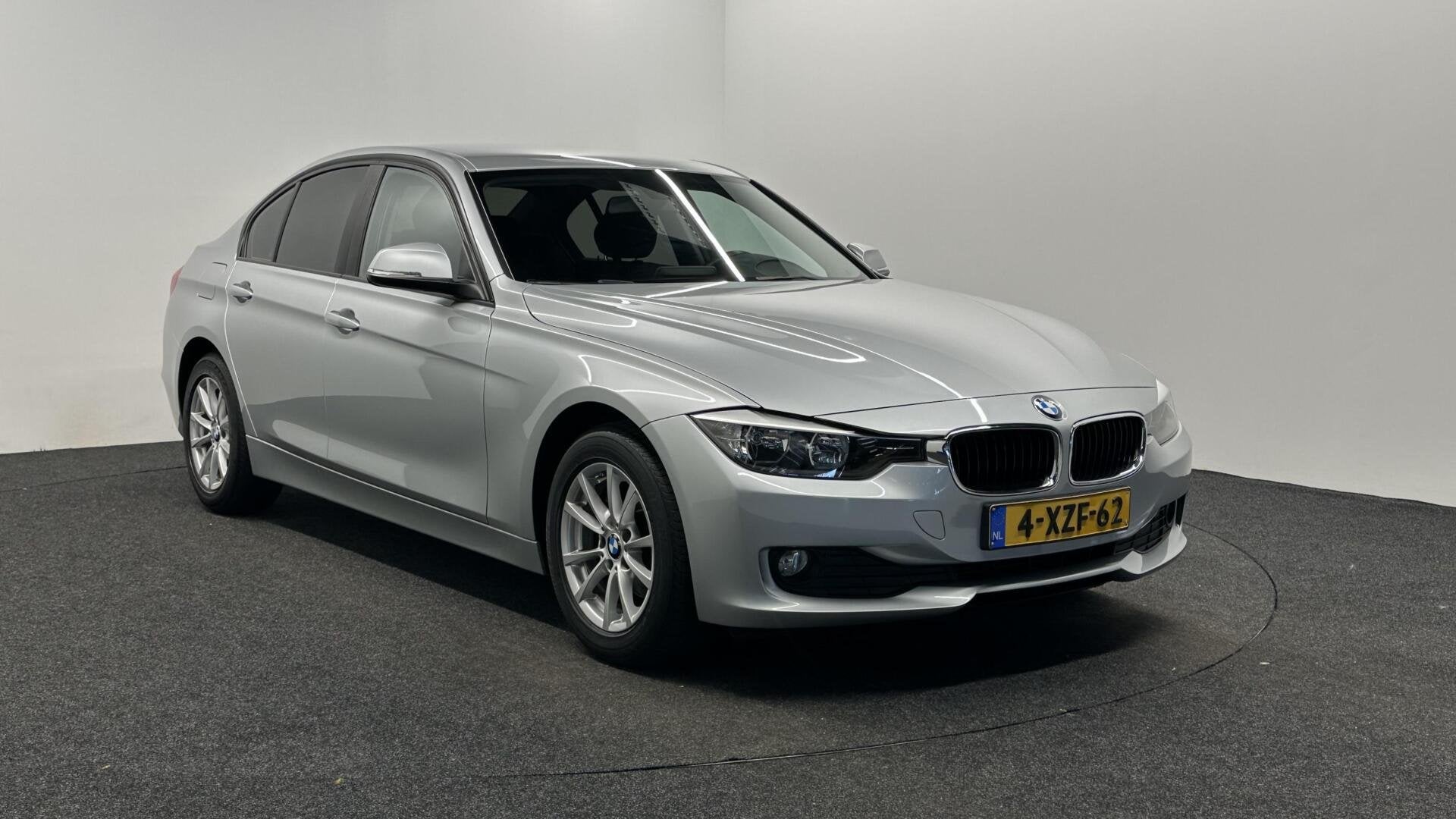BMW 3-serie 316i Business NAVIGATIE ECC CRUISE LM 68000 KM., Auto's, Automaat, Gebruikt, 4 cilinders, Met garantie (alle)