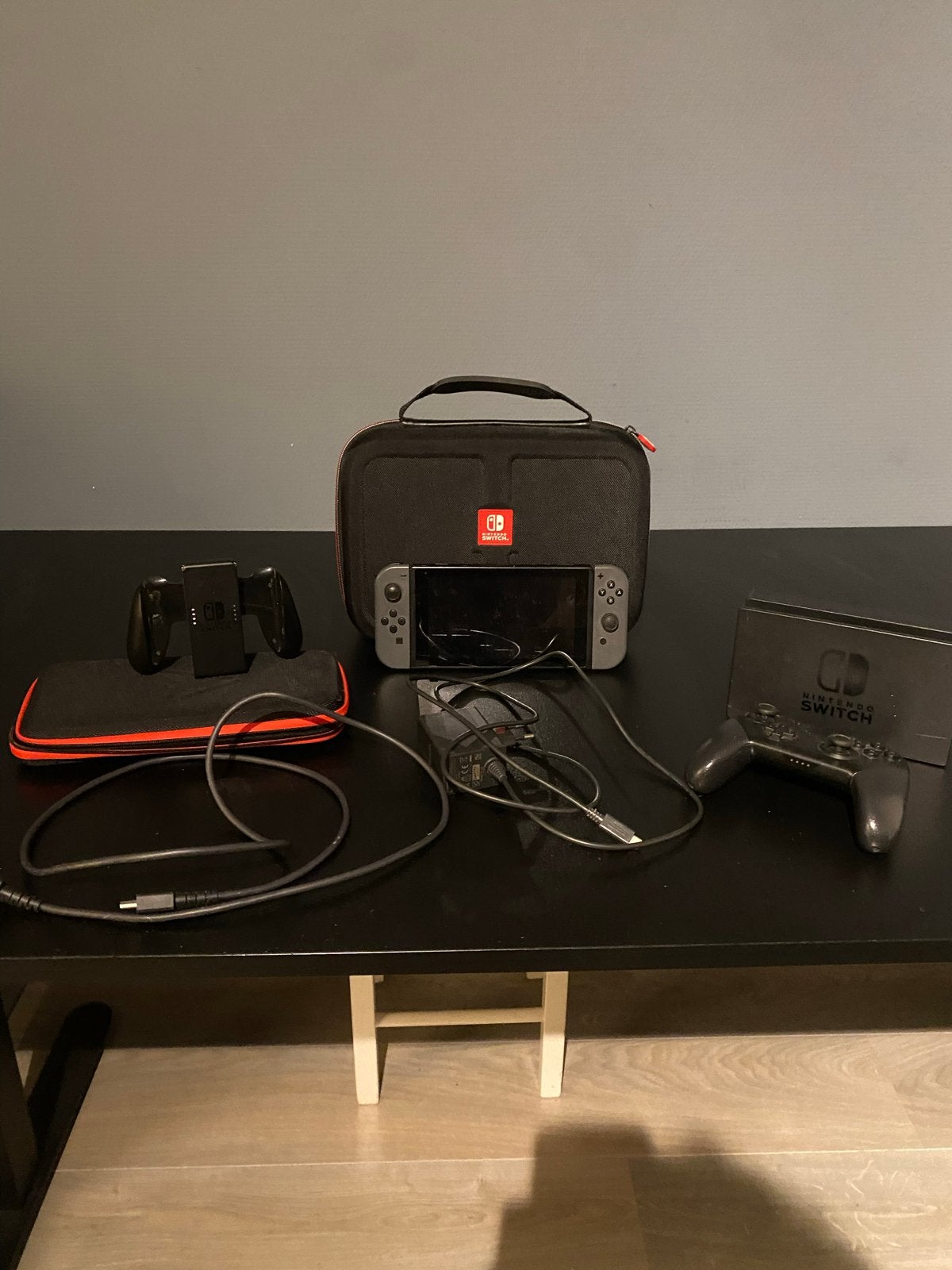 Nintendo Switch, Spelcomputers en Games, Ophalen, Gebruikt, Met 2 controllers, Switch Original