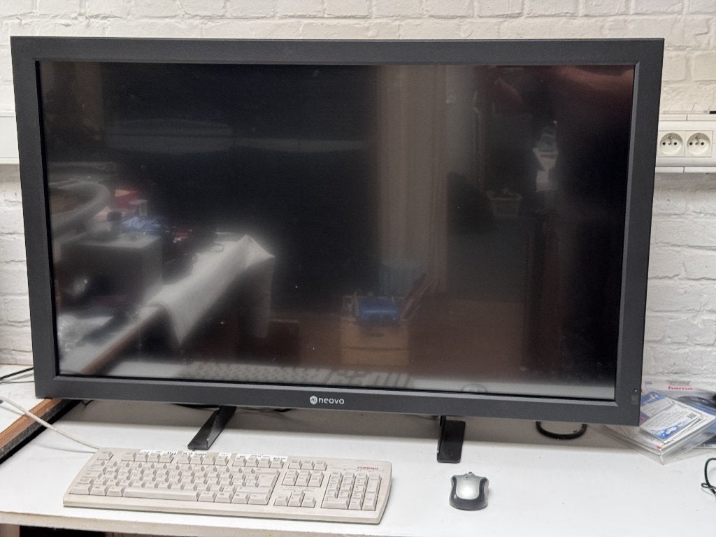 NEOVO TX-W42 touchscreen monitor, Computers en Software, Ophalen, Gebruikt, Touchscreen, Full HD