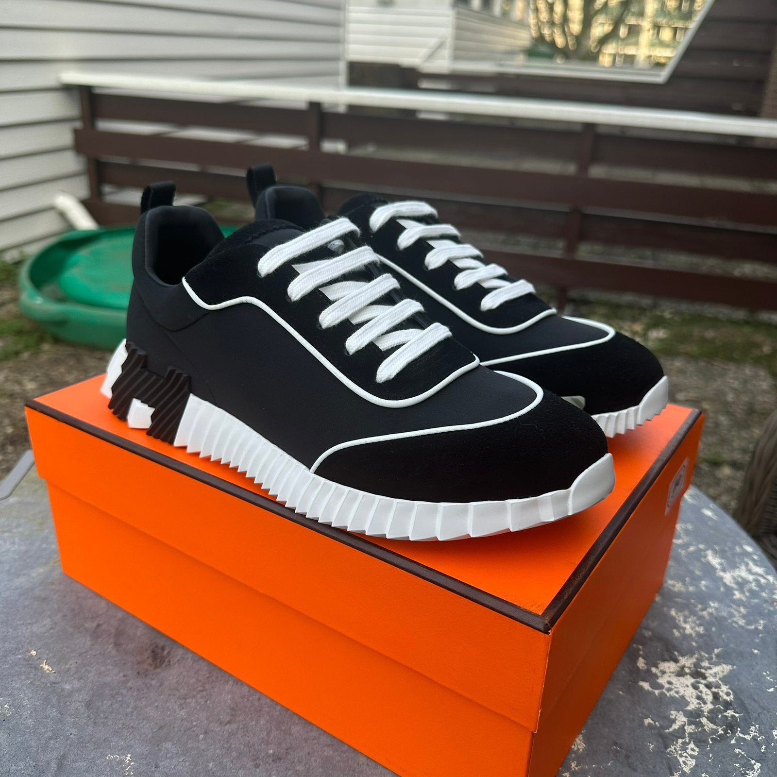 Hermes Sneaker - Zwart, Wit - Maat 41, Ophalen of Verzenden, Zo goed als nieuw, Zwart