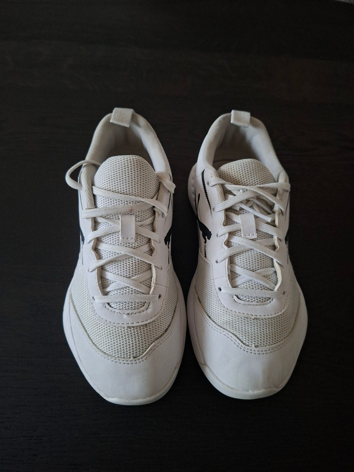 Puma witte zaalschoenen maat 34, PUMA, Ophalen of Verzenden, Zo goed als nieuw, Jongen of Meisje
