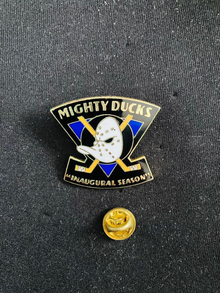 PIN NHL Mighty Ducks of Anaheim Inaugural Season, Ophalen of Verzenden, Zo goed als nieuw, Sport, Speldje of Pin