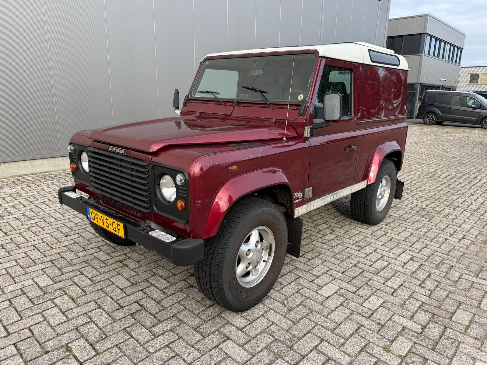 Land Rover Defender 90 TD5, gegalvaniseerd chassis! Netjes, Auto's, Stof, 1611 kg, Zwart, 2495 cc