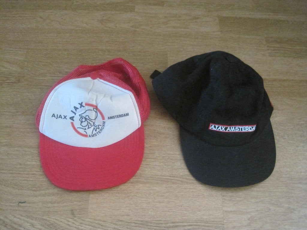 ajax petjes en muts, Verzamelen, Sportartikelen en Voetbal, Ophalen of Verzenden, Zo goed als nieuw, Ajax