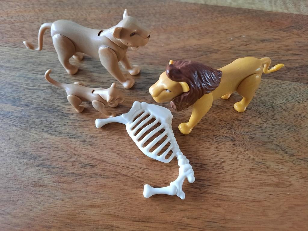 Playmobil setje van 3 leeuwen met leeuwenbot met kleintje, Ophalen of Verzenden, Zo goed als nieuw