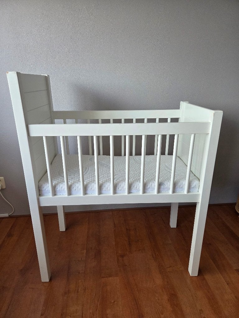 Wit ledikantje met matras - Kleine gebruikerbeschadigingen, Ophalen, Gebruikt, Wieg