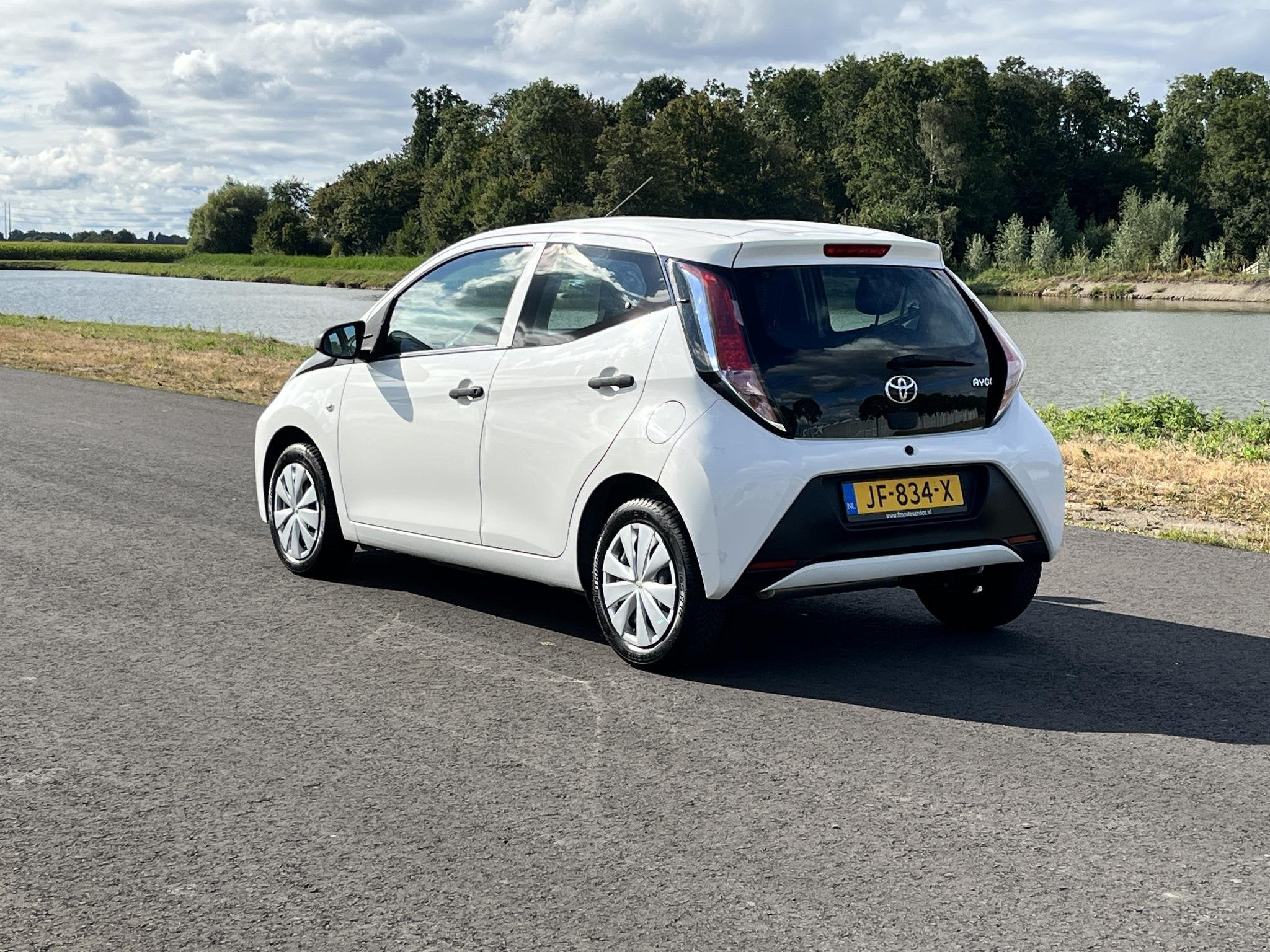 Toyota Aygo 1.0 VVT-i x-now Airco, cruise, Voorwielaandrijving, Stof, Gebruikt, Euro 6