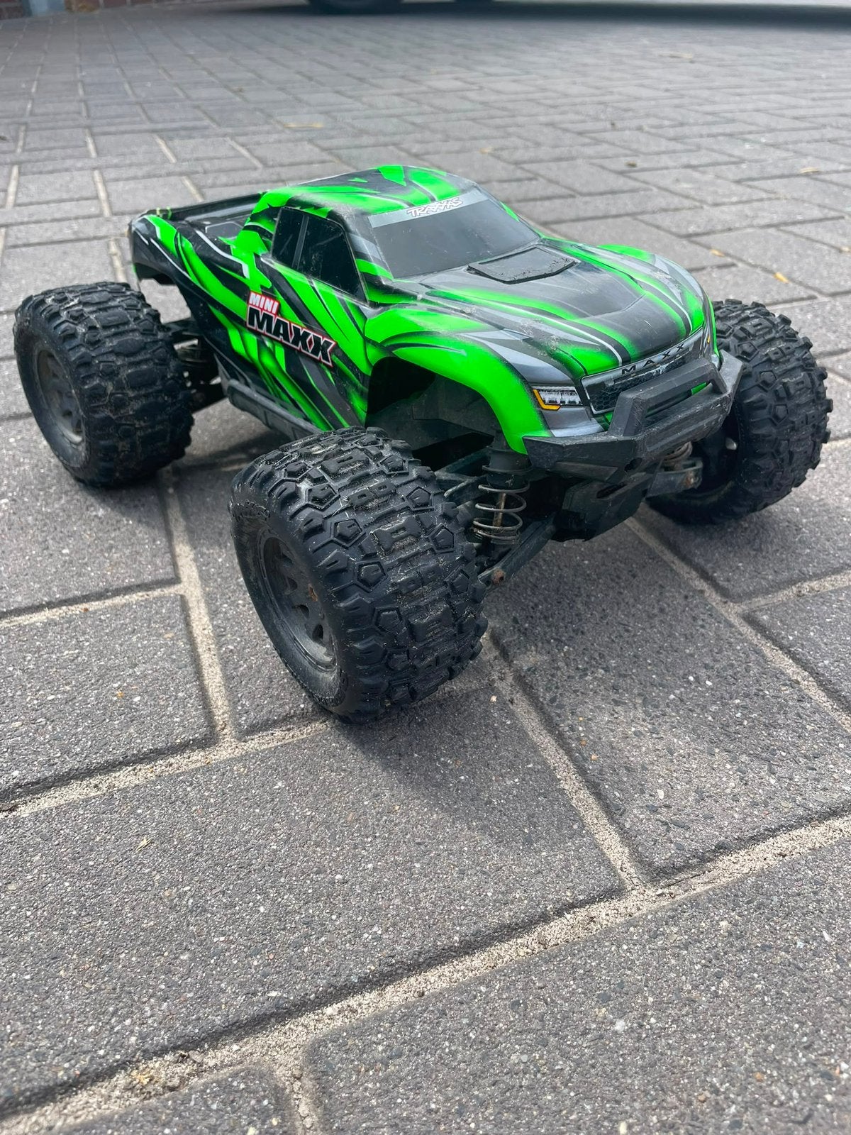 Traxxas mini Max, Hobby en Vrije tijd, Elektro, Auto offroad, Ophalen of Verzenden, Zo goed als nieuw