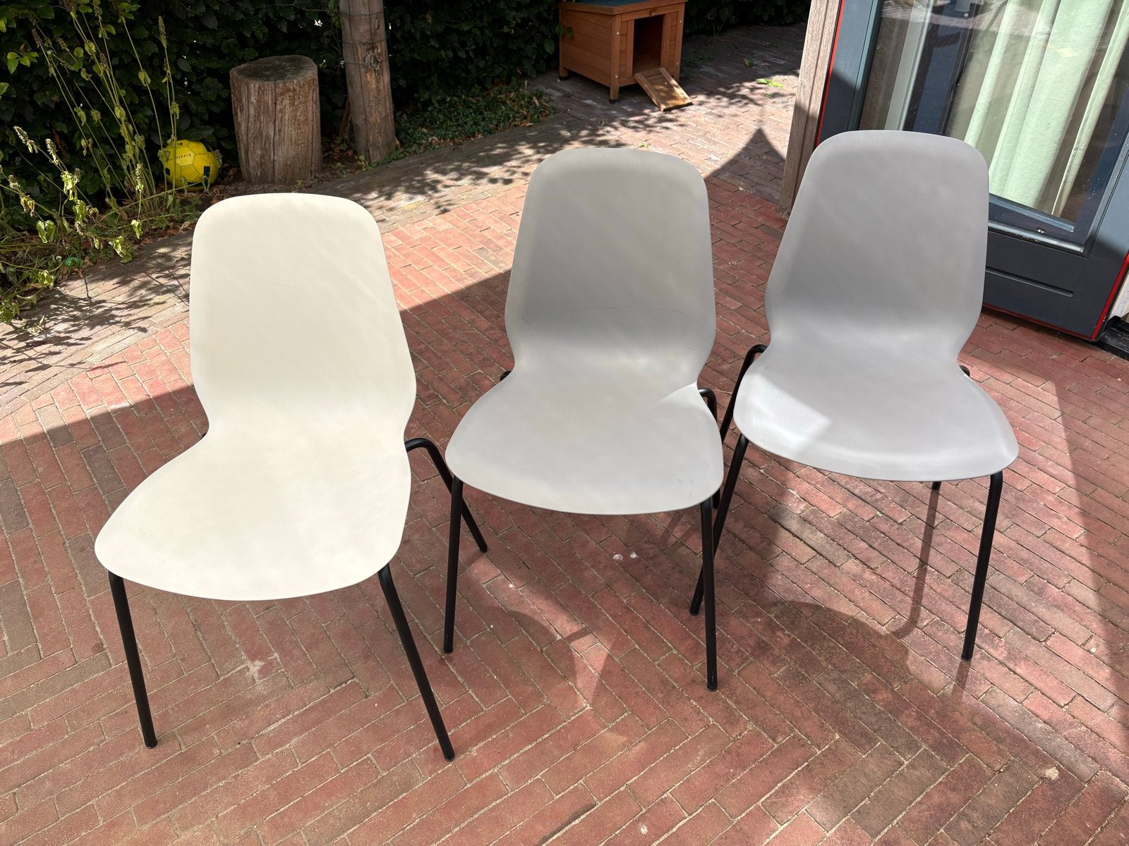 3x IKEA Broringe stoelen - Wit/Grijs, Ophalen, Kunststof, Gebruikt, Drie