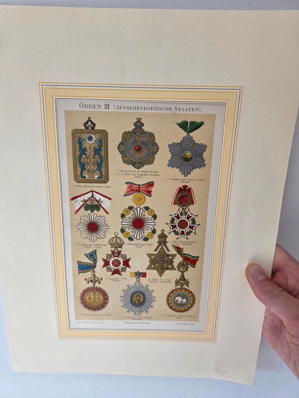 betreft een antieke chromolithografie van ridderorden uit n, Verzamelen, Ophalen of Verzenden, Overige soorten, Nederland, Foto of Poster