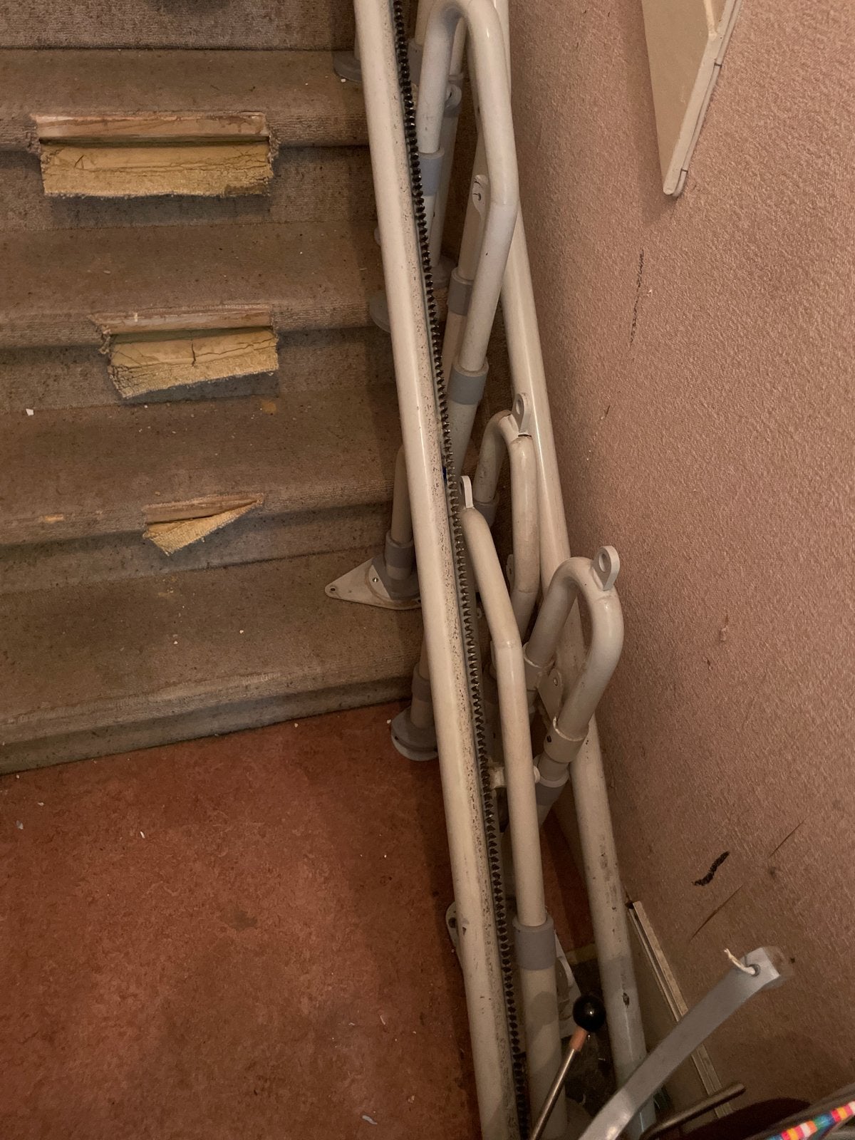 Oude traplift van ijzer, Diversen, Trapliften, Ophalen, Gebruikt, Met bocht