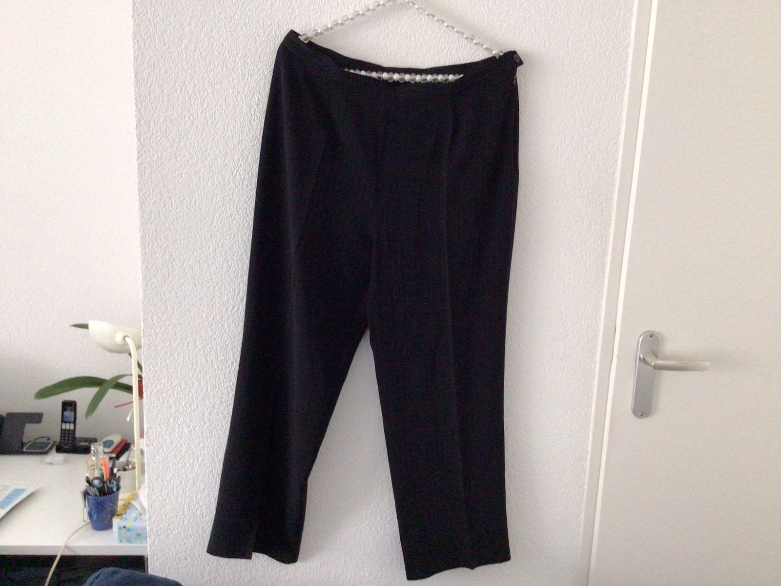 Zwarte pantalon met krijtstreep maat 44, Kleding | Dames, Zwart, Maat 42/44 (L), Ophalen of Verzenden, Zo goed als nieuw