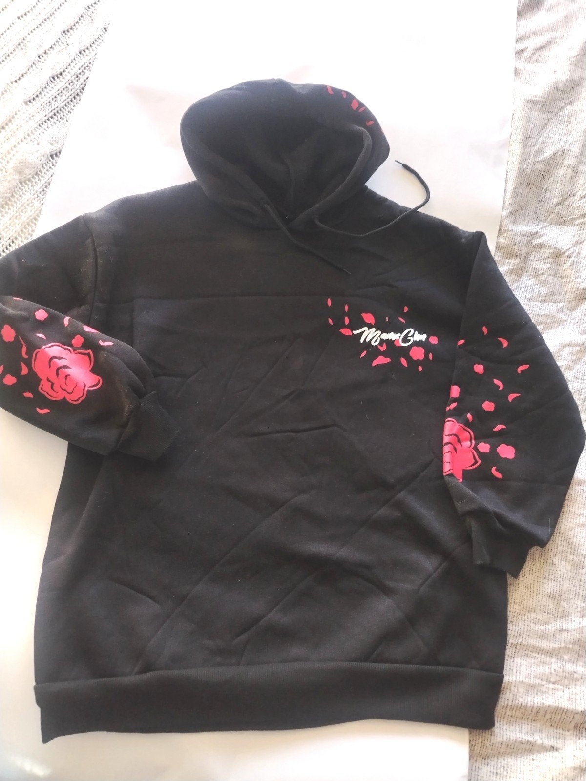 Oosters Zwarte hoodie met roze bloemen en kraanvogels, Maat 38/40 (M), Zwart, Nieuw, Ophalen of Verzenden