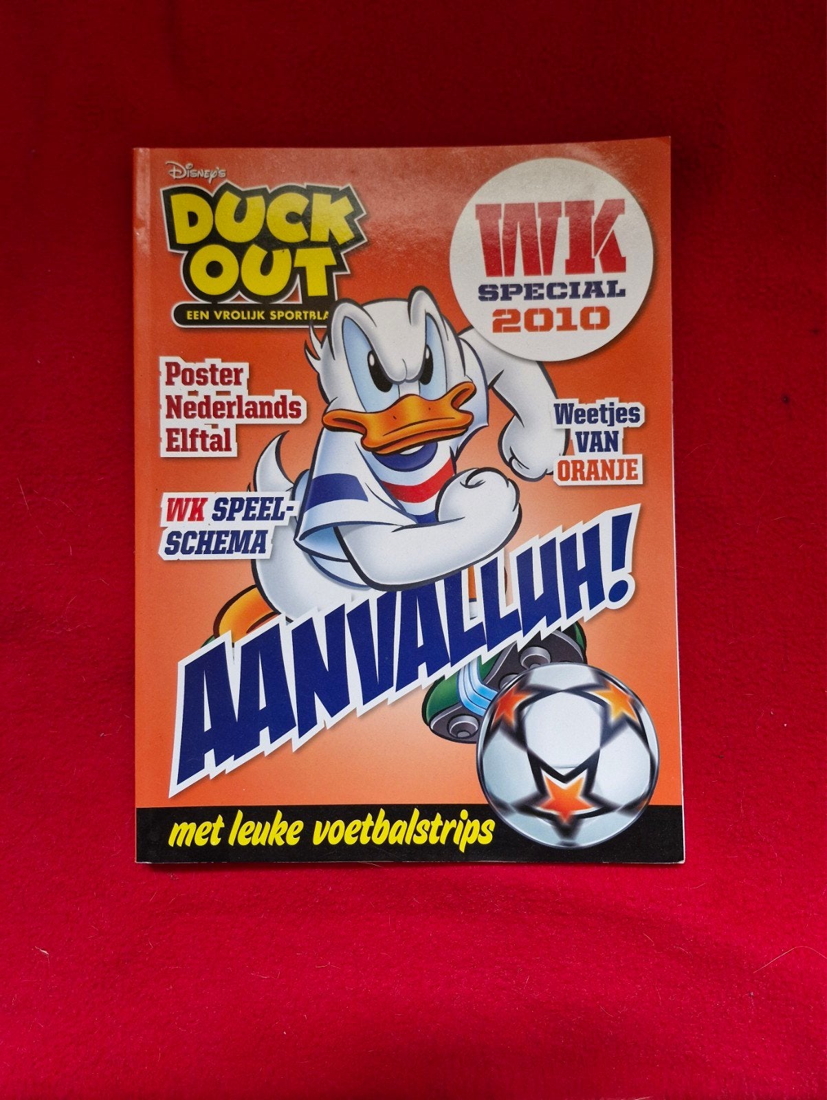 Duck Out WK Special 2010 - Voetbalstrips en Oranje weetjes, Ophalen of Verzenden, Zo goed als nieuw, Sport en Vrije tijd