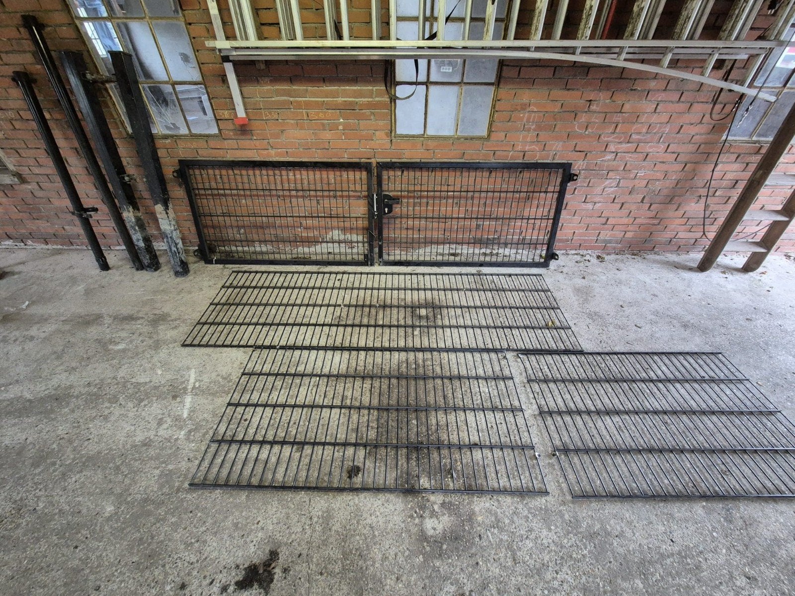 Dubbelstaafmat hekwerk met poort en palen, Ophalen, Met poort, Gebruikt, Gaashekwerk
