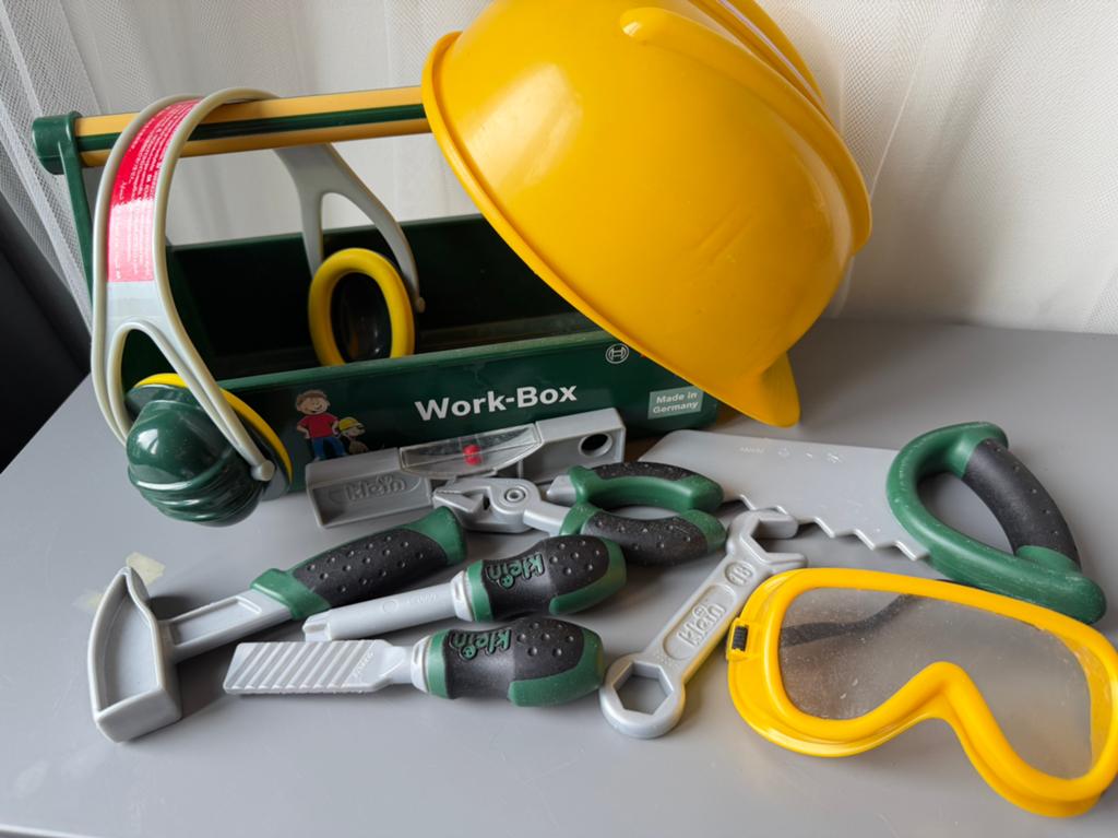 Bosch Work-Box met gereedschap en helm, Ophalen of Verzenden, Gebruikt, Knutselen