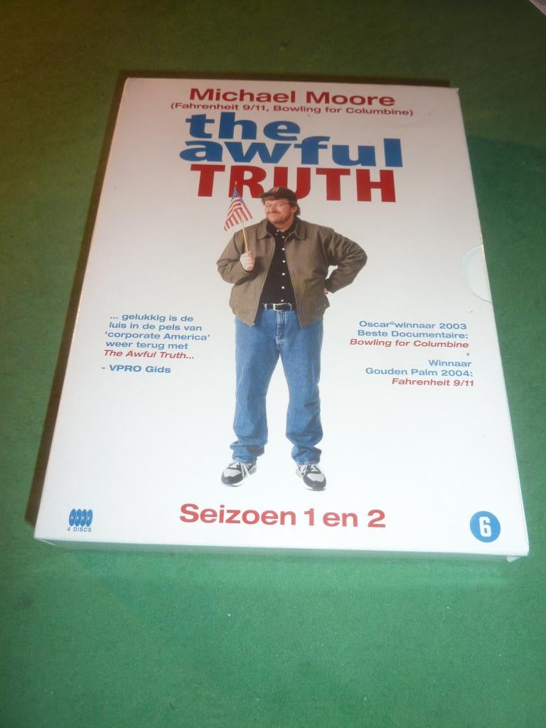 The awful truth Seizoen 1 en 2 Michael Moore  4 dvd-box, Verzenden, Alle leeftijden, Boxset, Zo goed als nieuw