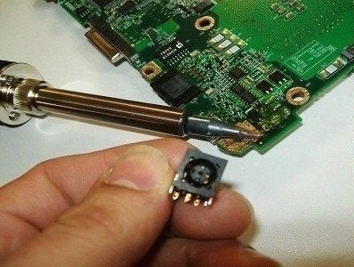 Laptop laadt niet meer op? Wij vervangen uw oplaadpunt., Ophalen of Verzenden
