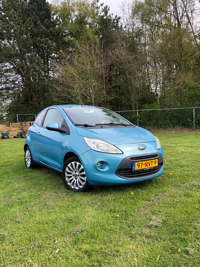 Ford Ka 1.2 69pk 2010 Blauw Titanium, Auto's, Voorwielaandrijving, Stof, 1242 cc, Origineel Nederlands