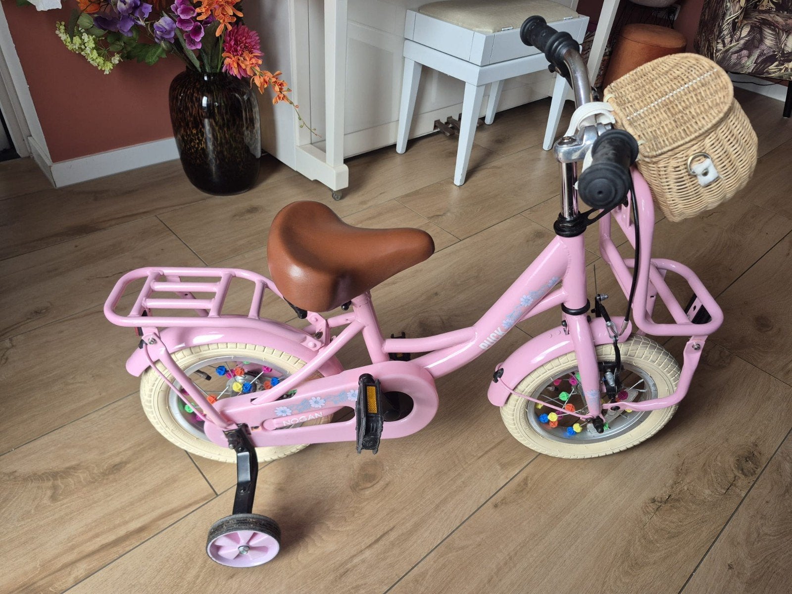 Roze meisjesfiets 12 inch met mandje en zijwieltjes, Fietsen en Brommers, Gebruikt, Velgrem, 14 inch of minder, Handrem