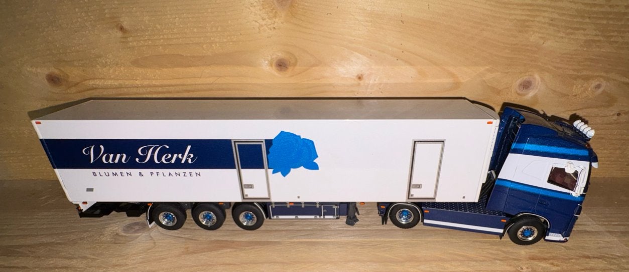 Volvo schaalmodel Van Herk met doos en certificaat, Hobby en Vrije tijd, Modelauto's | 1:50, Ophalen, Zo goed als nieuw