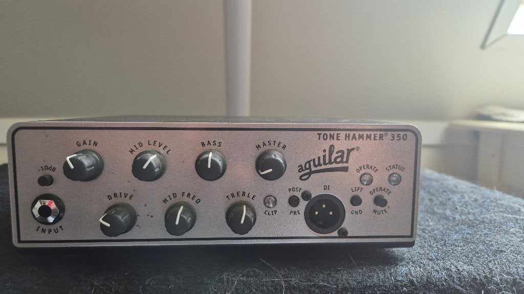 Aguilar Tone Hammer 350 basversterker met draagtas, Ophalen, Zo goed als nieuw, Basgitaar, 100 watt of meer