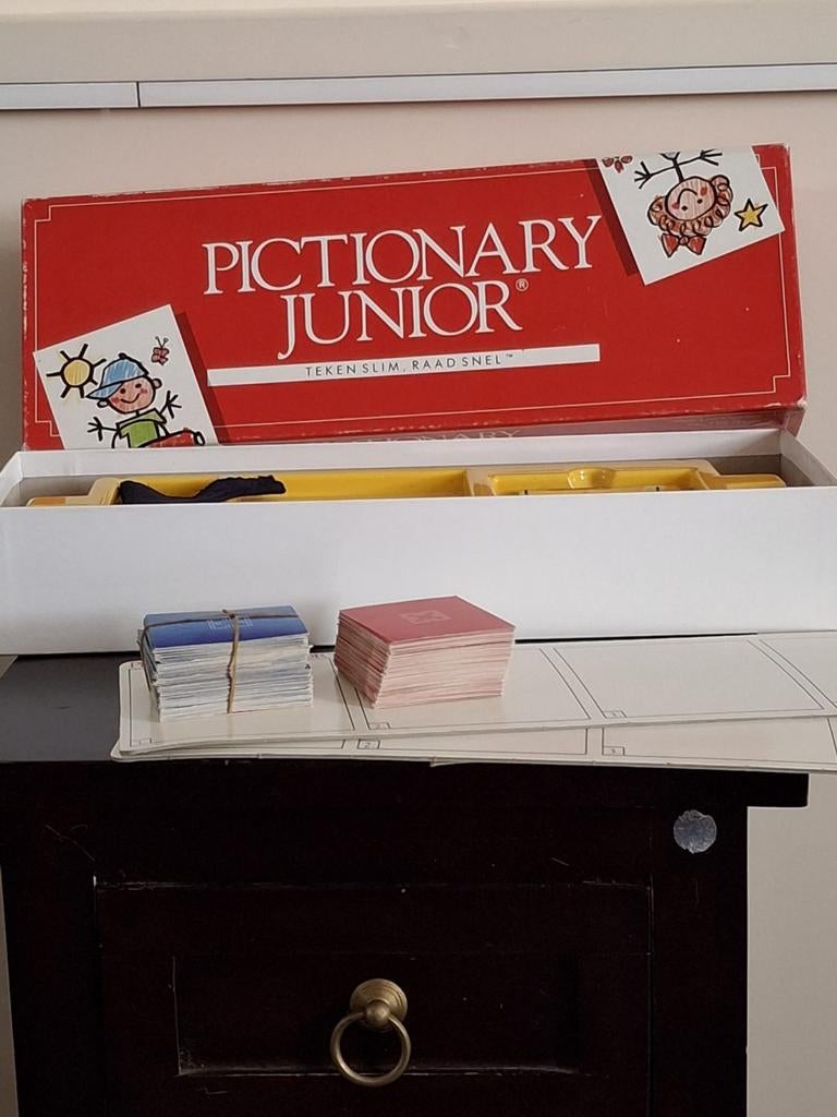 Pictionary Junior Bordspel - Teken Slim, Raad Snel, Vijf spelers of meer, Ophalen of Verzenden, Gebruikt, Parker Brothers