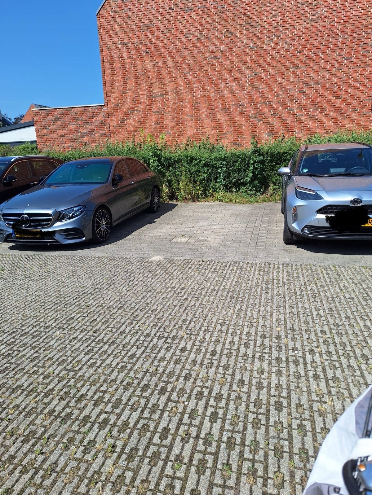 Te huur Parkeerplaats in Rotterdam Pendrecht, Huizen en Kamers, Garages en Parkeerplaatsen, Rotterdam